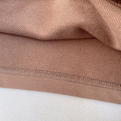 Barnas høstgenser med hette og bjørn