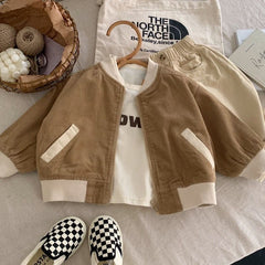 Barnas vårfrakk i japansk og koreansk kordfløyel