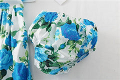 Bomullskjole med blomstertrykk og rysjer